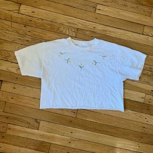 Cropped White Daisy Tee